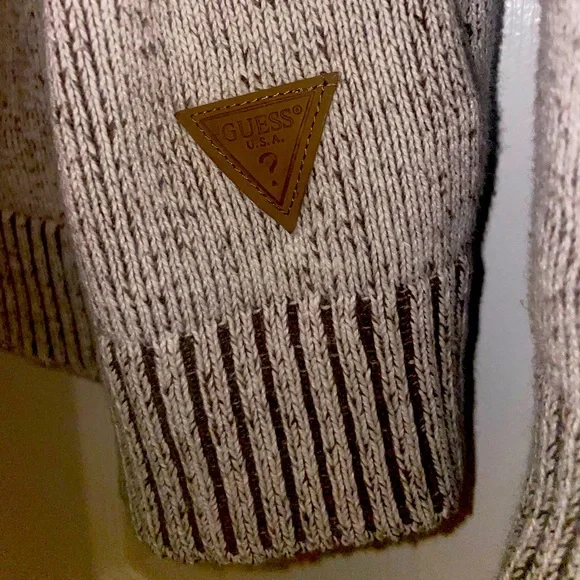 GUESS LOS ANGELES. Material is mostly cotton with some wool and bamboo. Size M - Picture 6 of 10